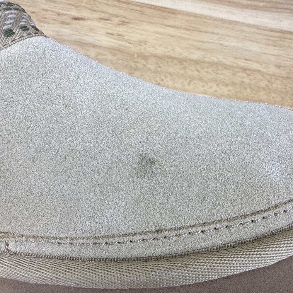 Koolaburra by UGG Womens Size 7 Burree Beige Suede Faux Fur Lined Slippers - Picture 9 of 11